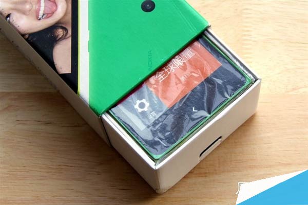 组图：诺基亚第一款4G安卓手机开箱