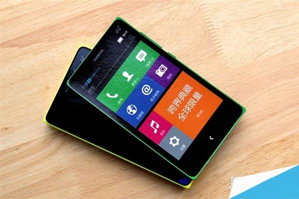 组图：诺基亚第一款4G安卓手机开箱