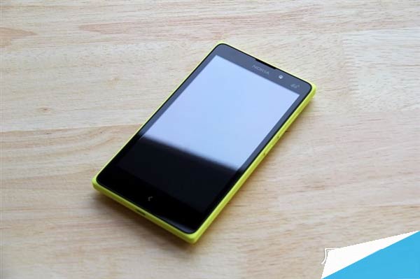 组图：诺基亚第一款4G安卓手机开箱