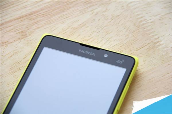 组图：诺基亚第一款4G安卓手机开箱