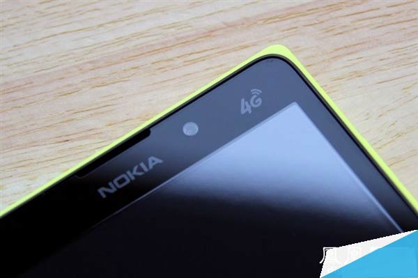 组图：诺基亚第一款4G安卓手机开箱