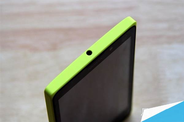 组图：诺基亚第一款4G安卓手机开箱