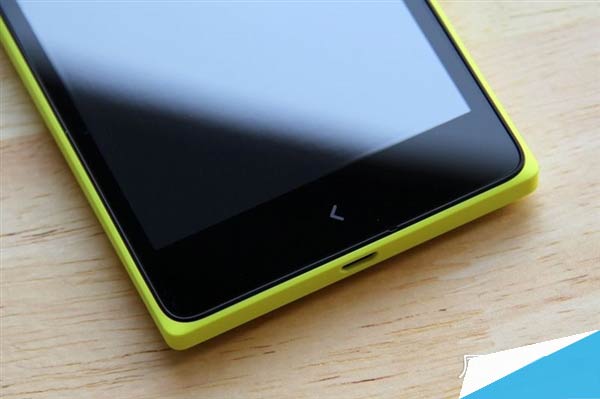 组图：诺基亚第一款4G安卓手机开箱