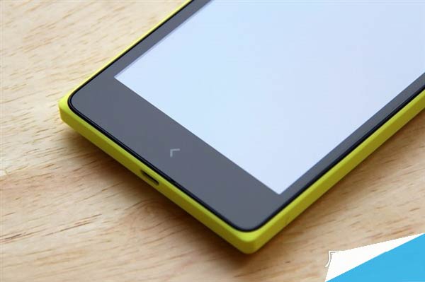 组图：诺基亚第一款4G安卓手机开箱