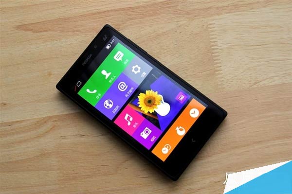 组图：诺基亚第一款4G安卓手机开箱