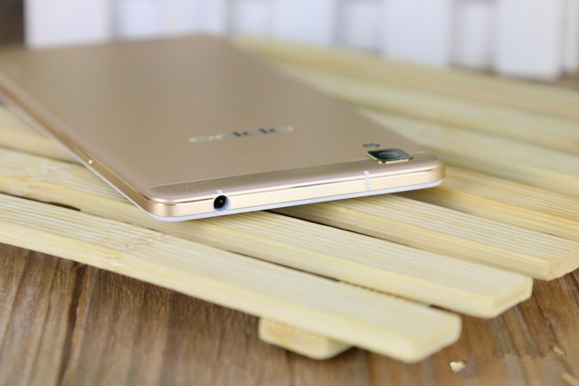 金属机身+全局闪拍 十年诚品OPPO R7评测（勿发布） 