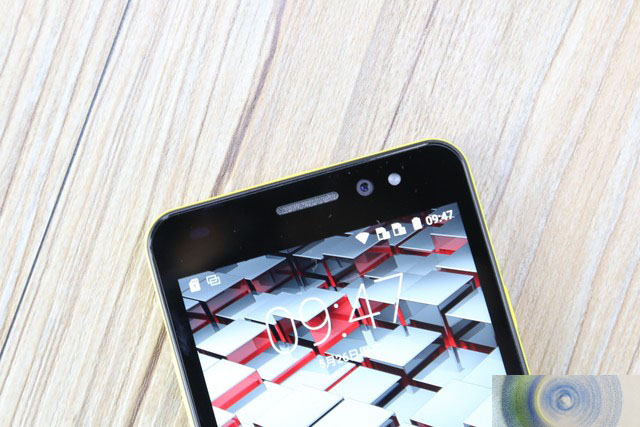 联发科四核双8MP拍照 TCL乐玩手机评测 