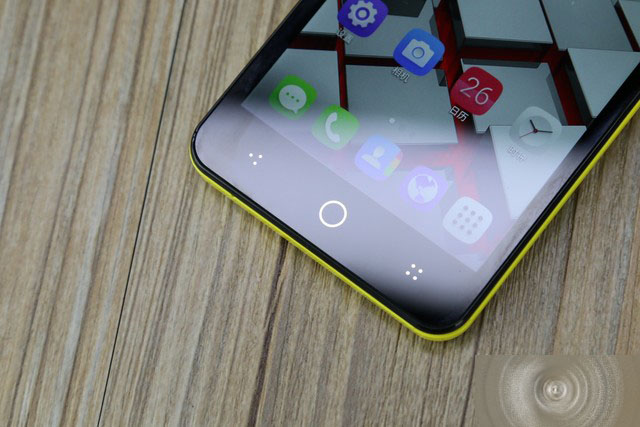 联发科四核双8MP拍照 TCL乐玩手机评测 