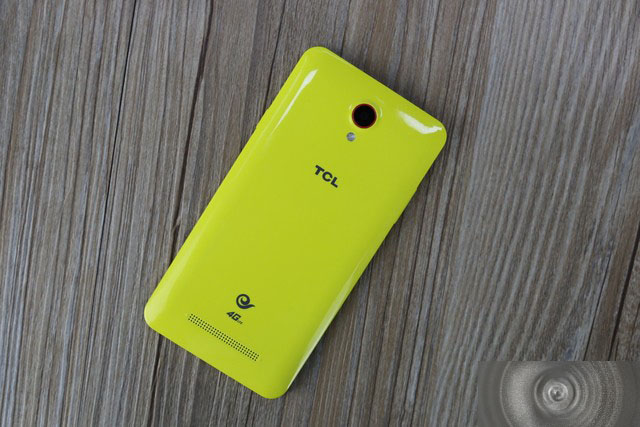 联发科四核双8MP拍照 TCL乐玩手机评测 