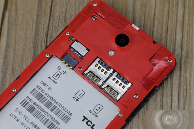 联发科四核双8MP拍照 TCL乐玩手机评测 