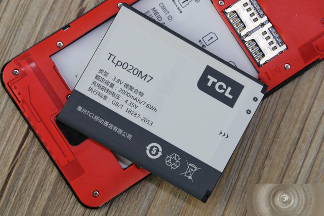 联发科四核双8MP拍照 TCL乐玩手机评测 