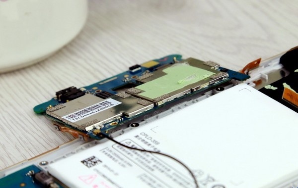 酷派锋尚Pro拆机图解评测