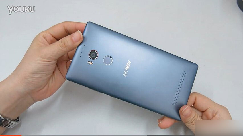 金立E8真机上手视频 支持指纹识别
