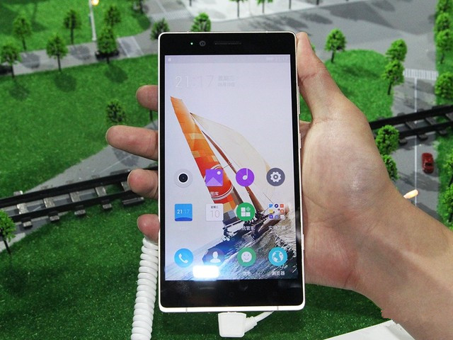 拼拍照立指纹 2400万像素金立E8上手体验  