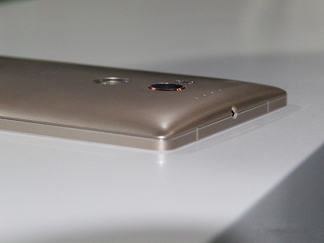 拼拍照立指纹 2400万像素金立E8上手体验  