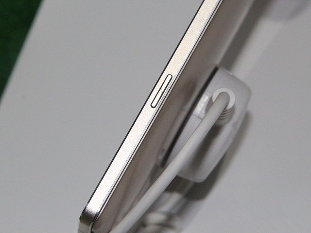 拼拍照立指纹 2400万像素金立E8上手体验  