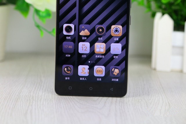 6020mAh挑战极限 续航怪兽金立M5首测 