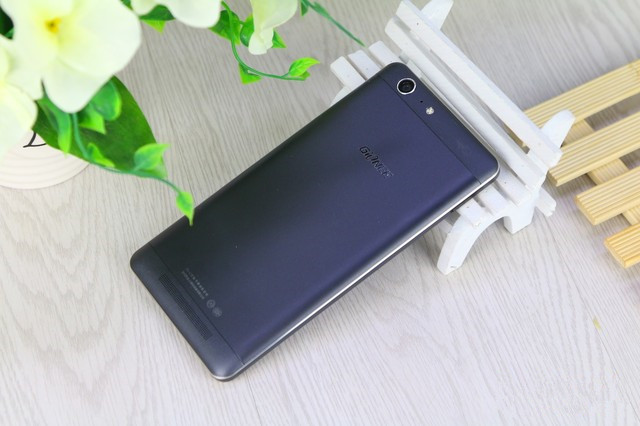 6020mAh挑战极限 续航怪兽金立M5首测 