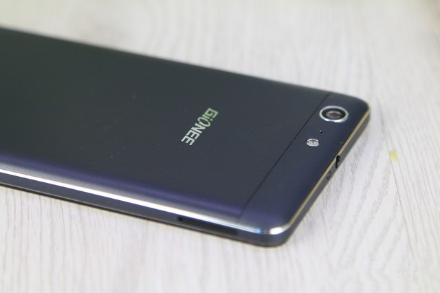 6020mAh挑战极限 续航怪兽金立M5首测 