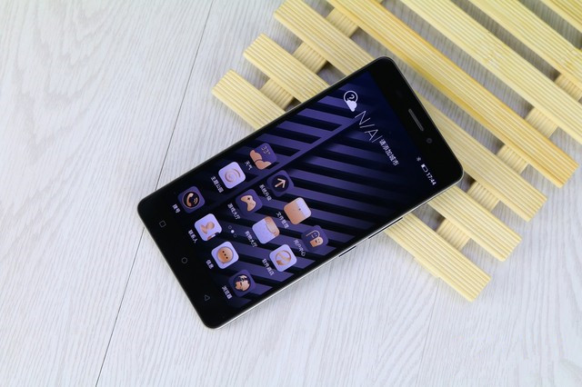 6020mAh挑战极限 续航怪兽金立M5首测 