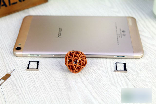 华为荣耀X2评测：7英寸巨屏 岂止于大 