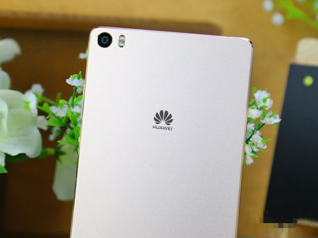 P系列首款6.8英寸巨兽 华为P8max首测 