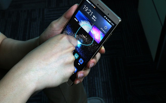 P系列首款6.8英寸巨兽 华为P8max首测 