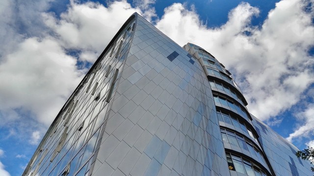 P系列首款6.8英寸巨兽 华为P8max首测 