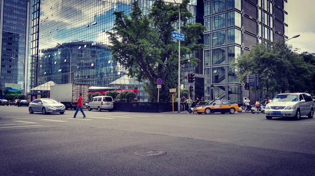 P系列首款6.8英寸巨兽 华为P8max首测 