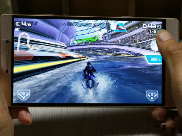 P系列首款6.8英寸巨兽 华为P8max首测 