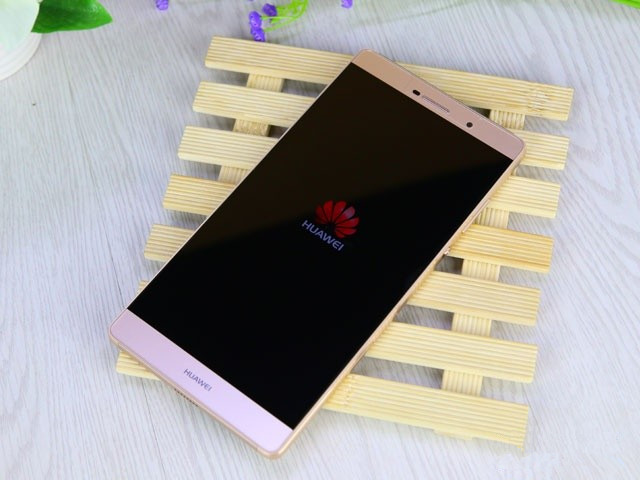 P系列首款6.8英寸巨兽 华为P8max首测 