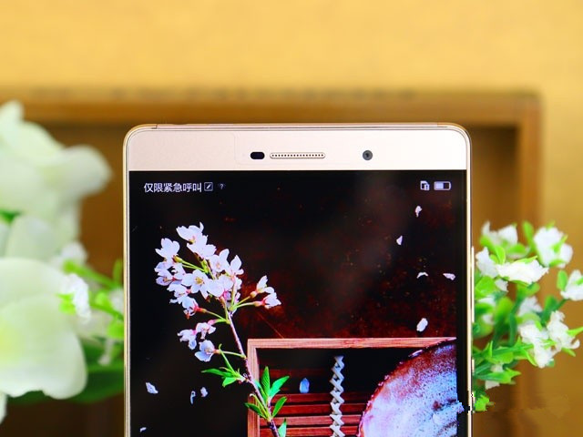 P系列首款6.8英寸巨兽 华为P8max首测 