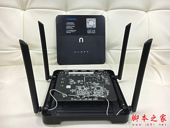 说明: 拆机第三步:拆开盖板