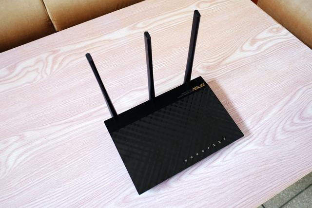 华硕 RT-AC66U B1:1750M传输速率中的实力派 华硕 RT-AC66U B1:1750M传输速率中的实力派