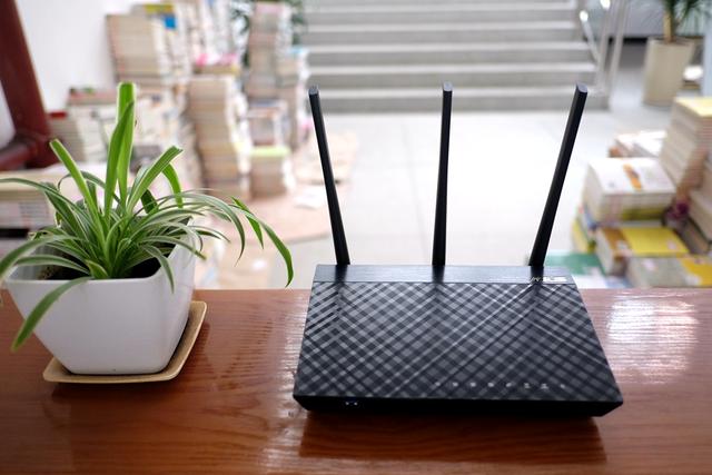华硕 RT-AC66U B1:1750M传输速率中的实力派 华硕 RT-AC66U B1:1750M传输速率中的实力派