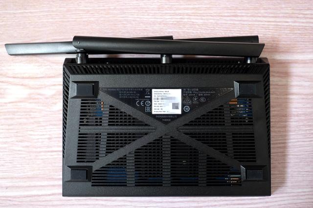 华硕 RT-AC66U B1:1750M传输速率中的实力派 华硕 RT-AC66U B1:1750M传输速率中的实力派