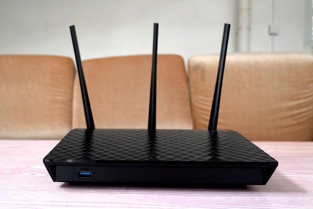 华硕 RT-AC66U B1:1750M传输速率中的实力派 华硕 RT-AC66U B1:1750M传输速率中的实力派