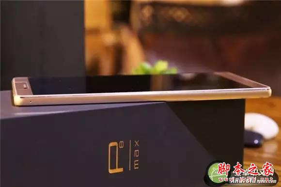 搭载6.8英寸极限黄金比例屏幕 华为P8max评测