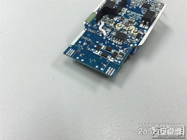 Galaxy S6国行充电器拆解：充电很快哟