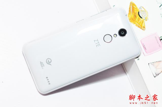 为电信用户而生撕逼魅蓝、红米2，699元中兴小鲜2简评