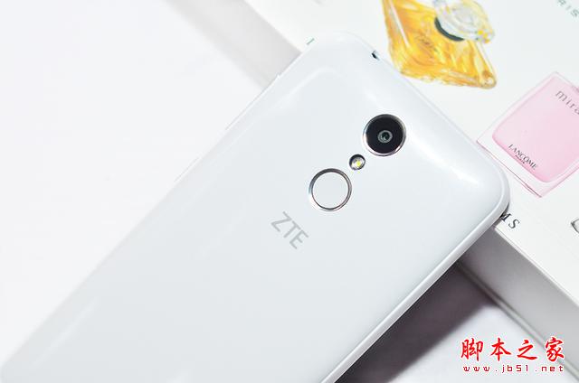 为电信用户而生撕逼魅蓝、红米2，699元中兴小鲜2简评