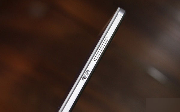 荣耀7全面评测：语音和指纹操作有新意 