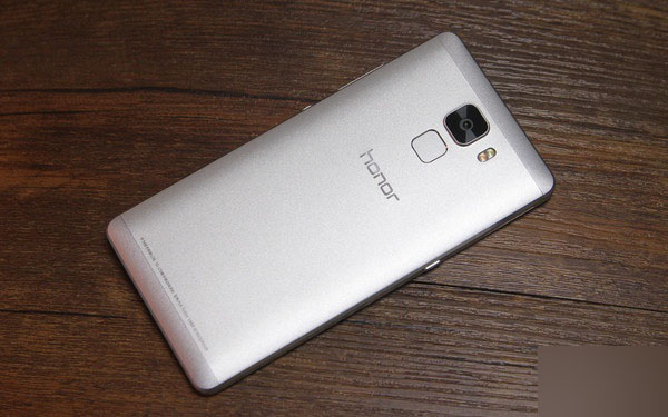 荣耀7全面评测：语音和指纹操作有新意 