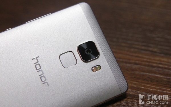 荣耀7全面评测：语音和指纹操作有新意 