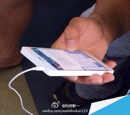 白色版锤子手机首曝光！美翻了