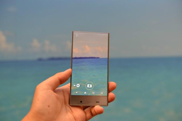 夏普新机AQUOS CRYSTAL登场 近乎无边框