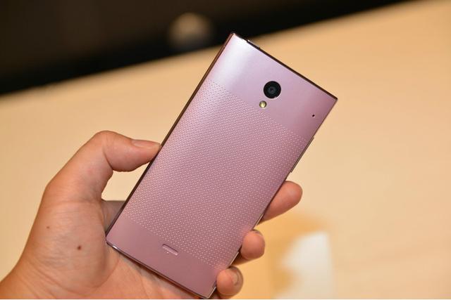 夏普新机AQUOS CRYSTAL登场 近乎无边框