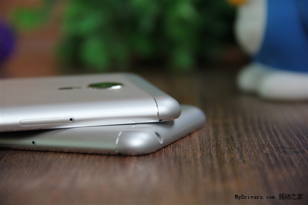 一黑一白 魅族MX5对比开箱图赏