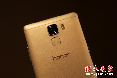 看了荣耀7：容我喝杯82年的雪碧压压惊！