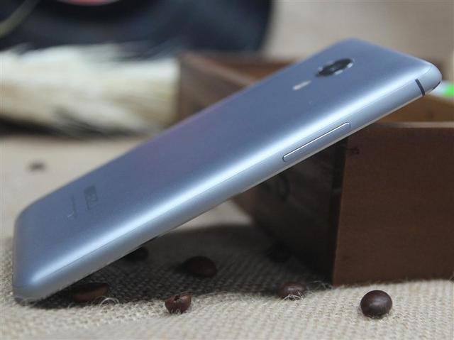 视觉震撼操作舒适 超高屏占比手机推荐